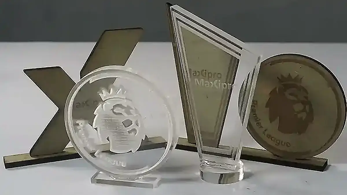 Contoh produk akrilik hasil laser cutting dan engraving
